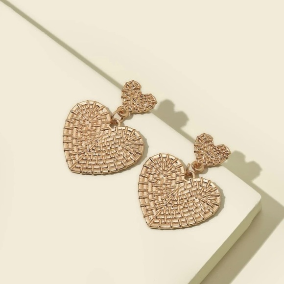 NWT Heart Drop Earrings - Picture 1 of 3